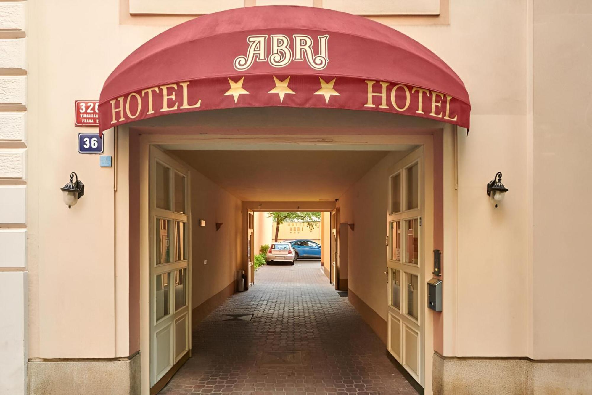 Abri * Praga
